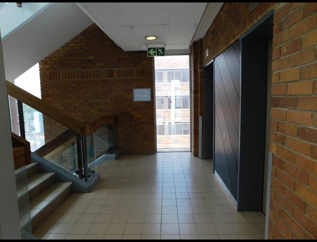 7,200M² OFFICE TO LET IN FERNDALE